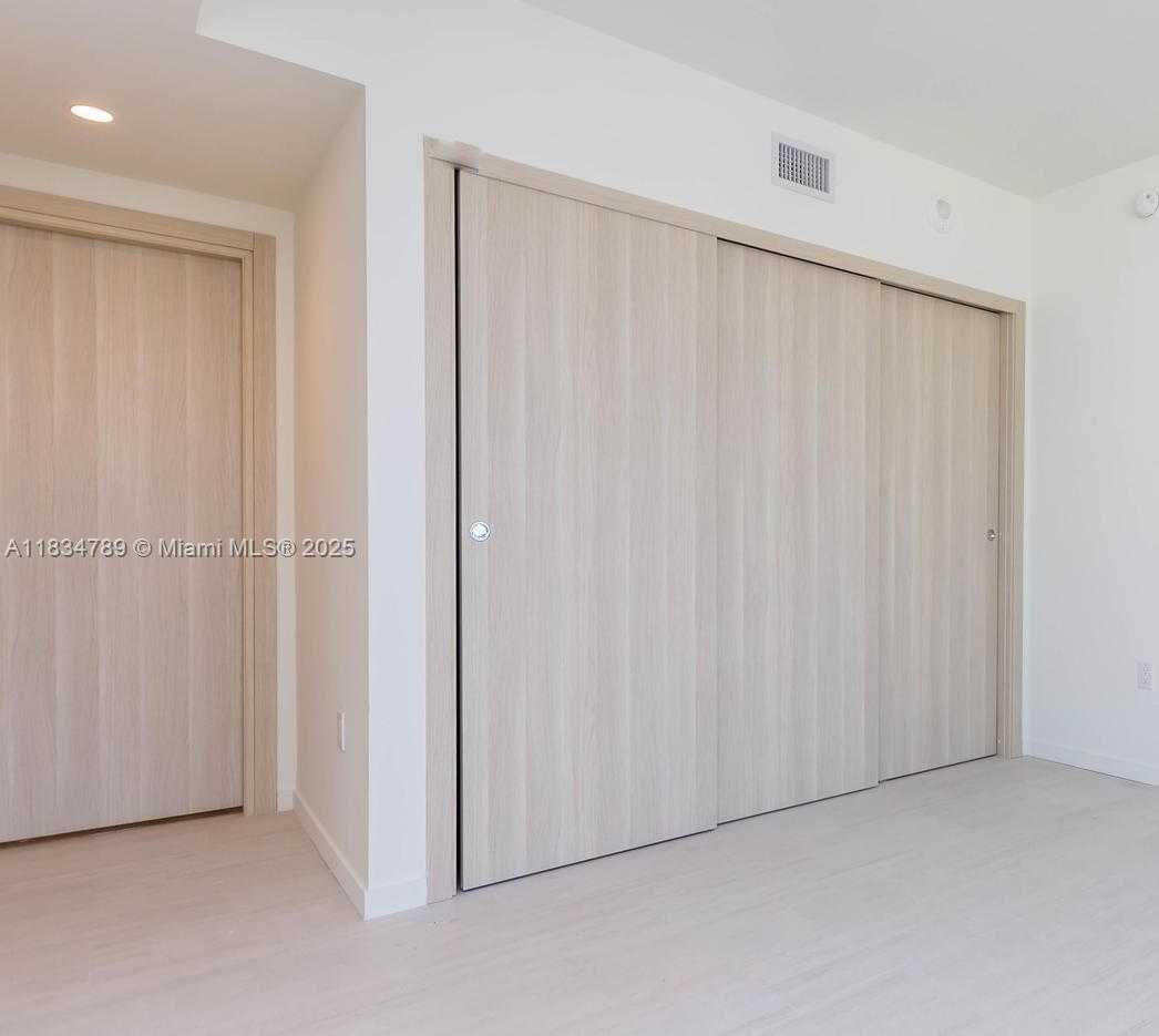 Small Image of 1000 BRICKELL PLZ #3204, Miami Number 28
