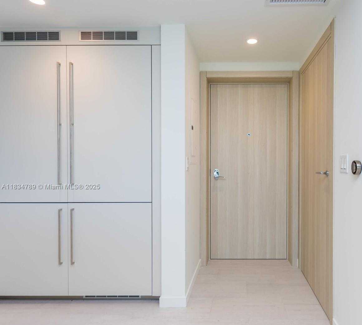 Small Image of 1000 BRICKELL PLZ #3204, Miami Number 6