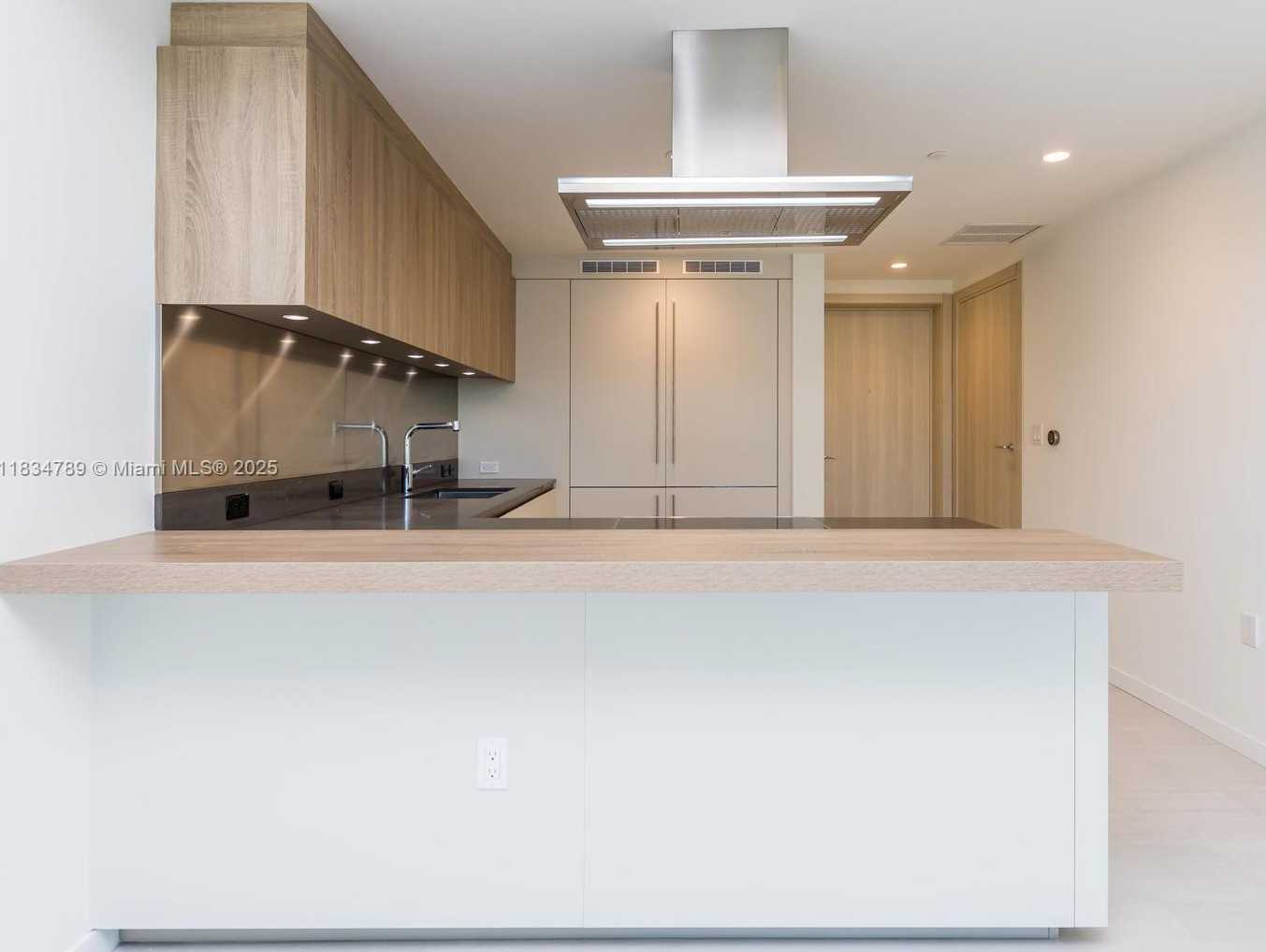 Small Image of 1000 BRICKELL PLZ #3204, Miami Number 7