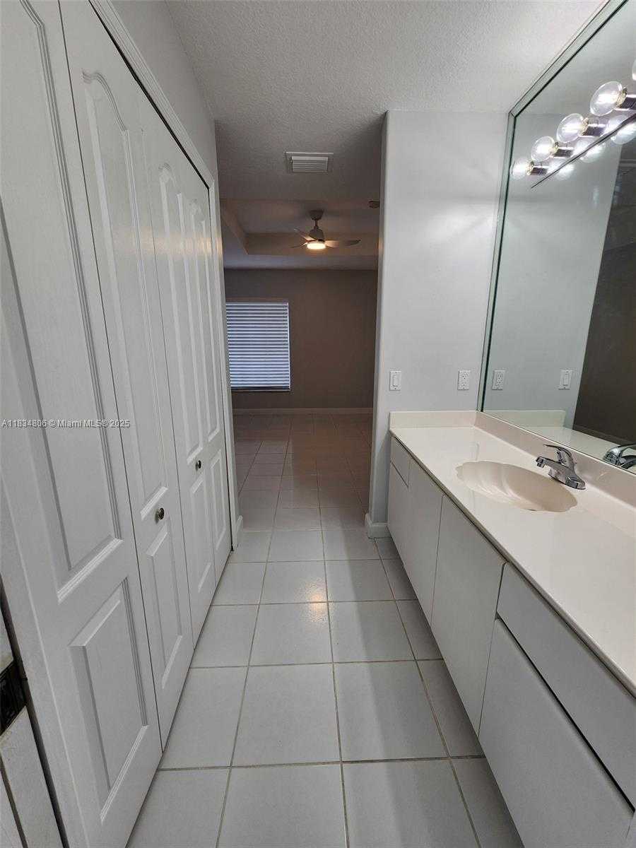 Small Image of 986 NORTH WEST 136TH CT #986, Miami Number 14