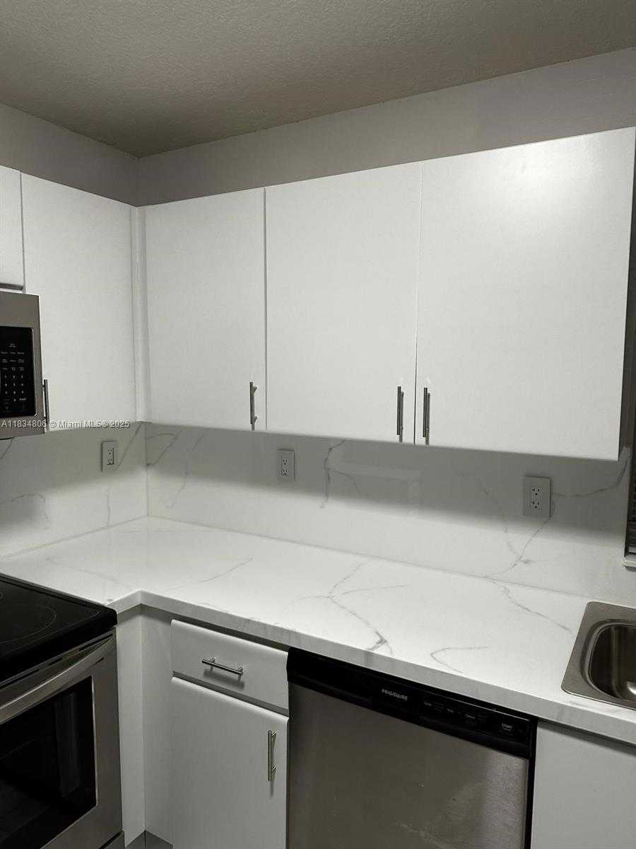 Small Image of 986 NORTH WEST 136TH CT #986, Miami Number 4