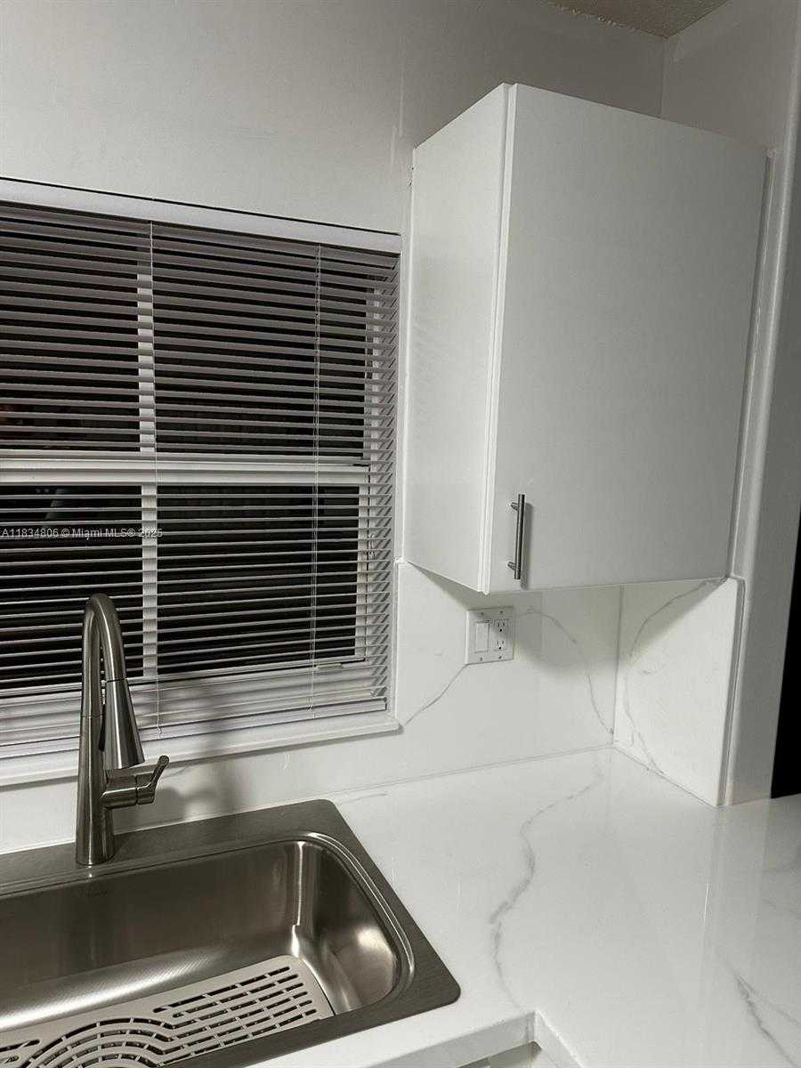 Small Image of 986 NORTH WEST 136TH CT #986, Miami Number 6