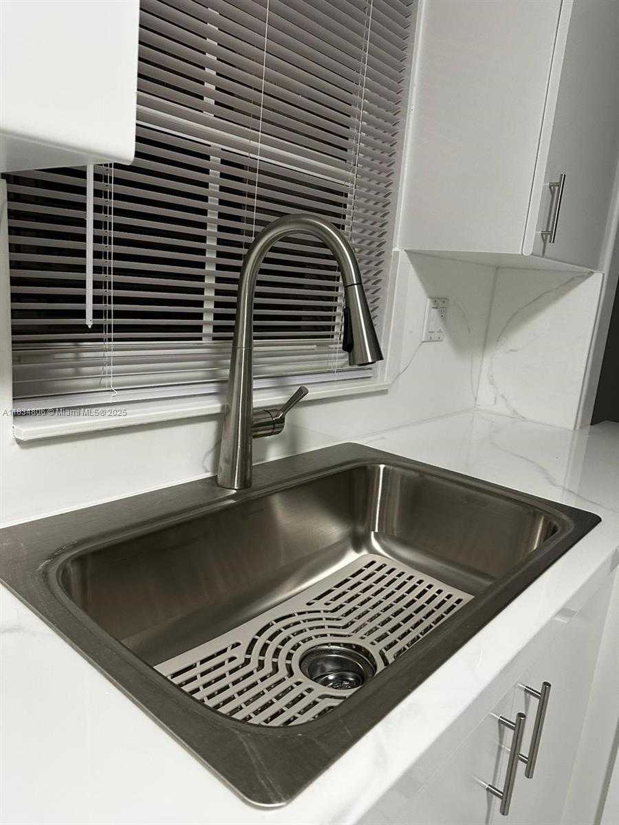 Small Image of 986 NORTH WEST 136TH CT #986, Miami Number 7
