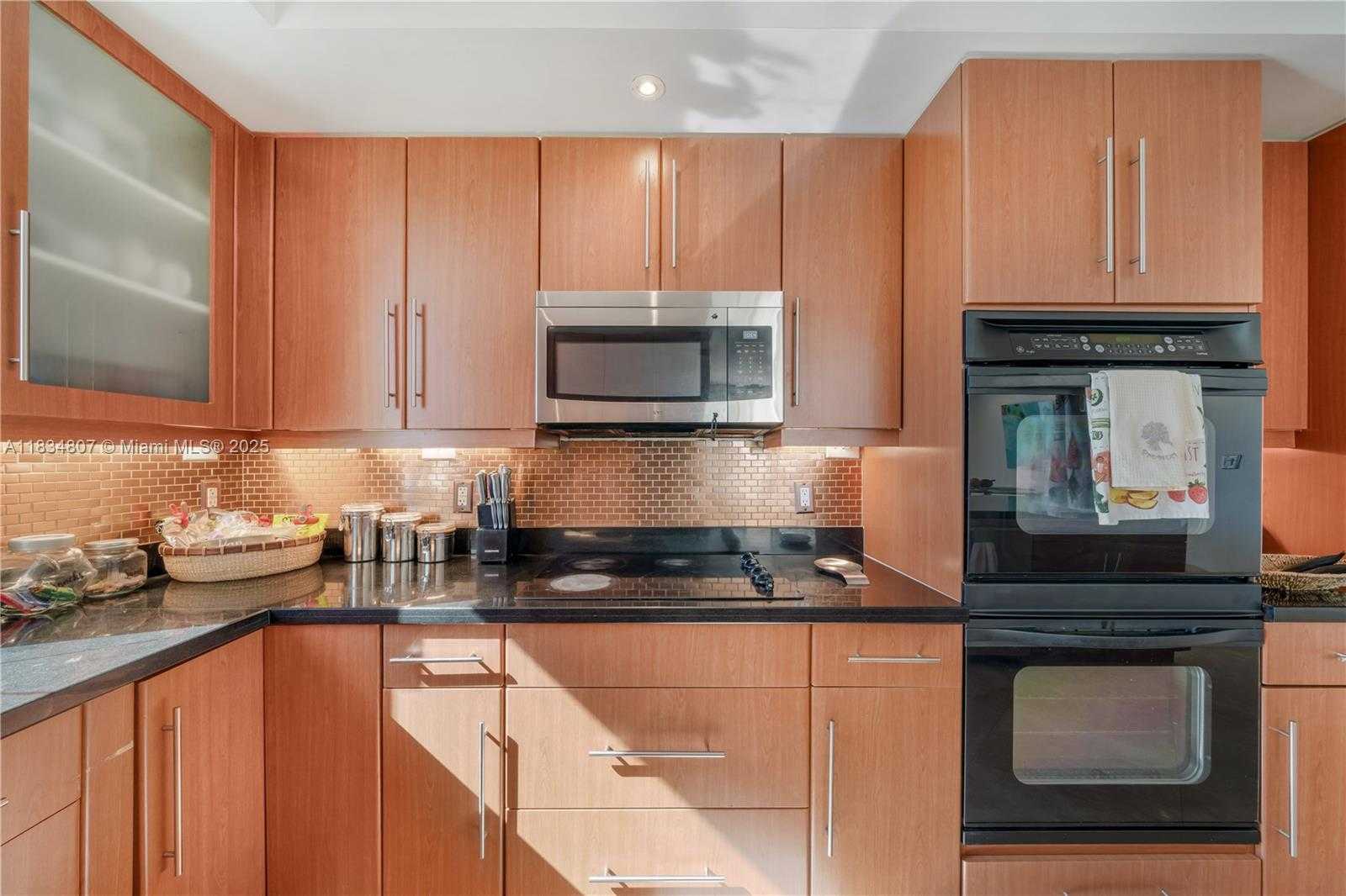 Small Image of 765 CRANDON BLVD #PH-12, Key Biscayne Number 34