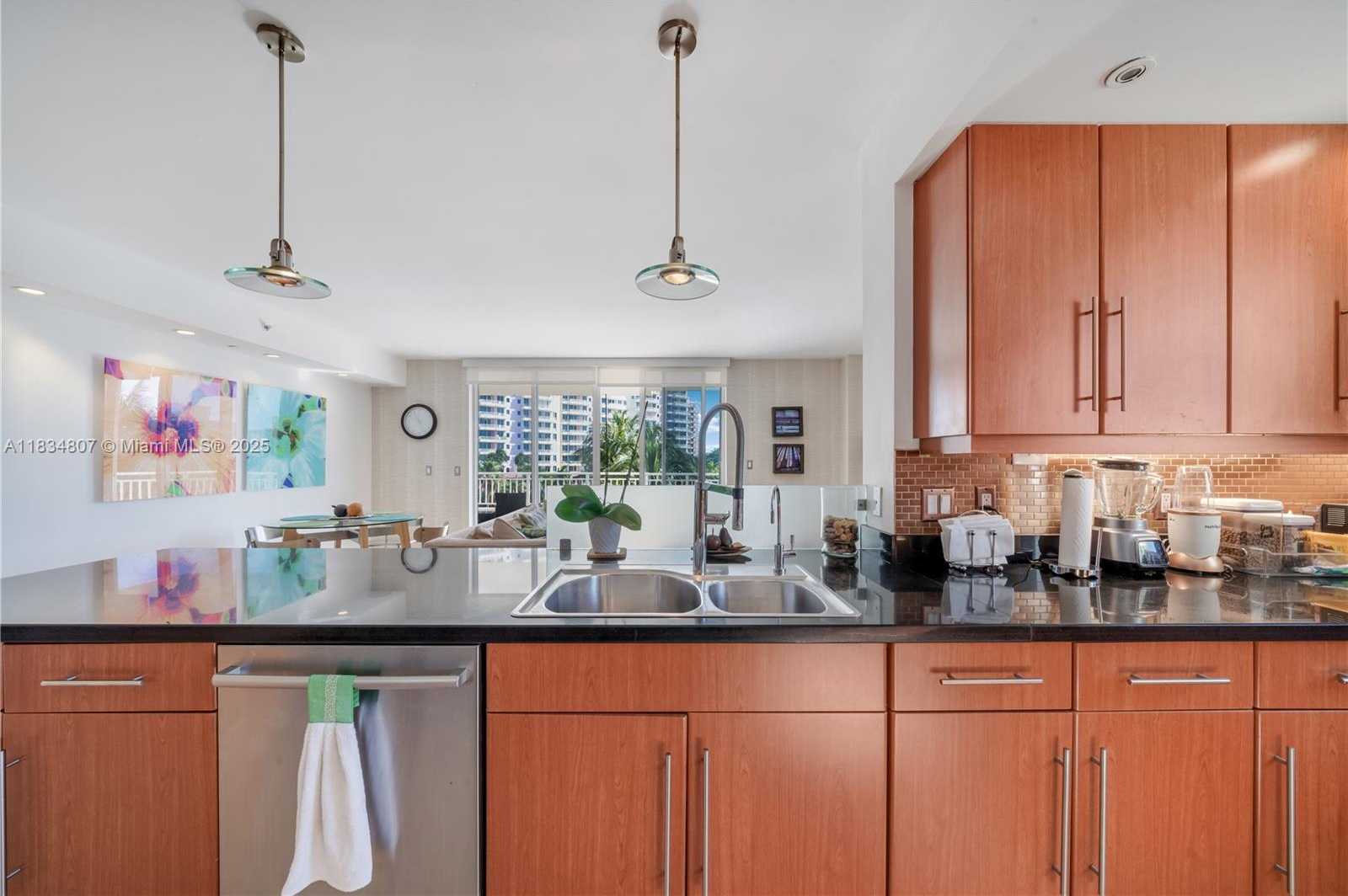 Small Image of 765 CRANDON BLVD #PH-12, Key Biscayne Number 35