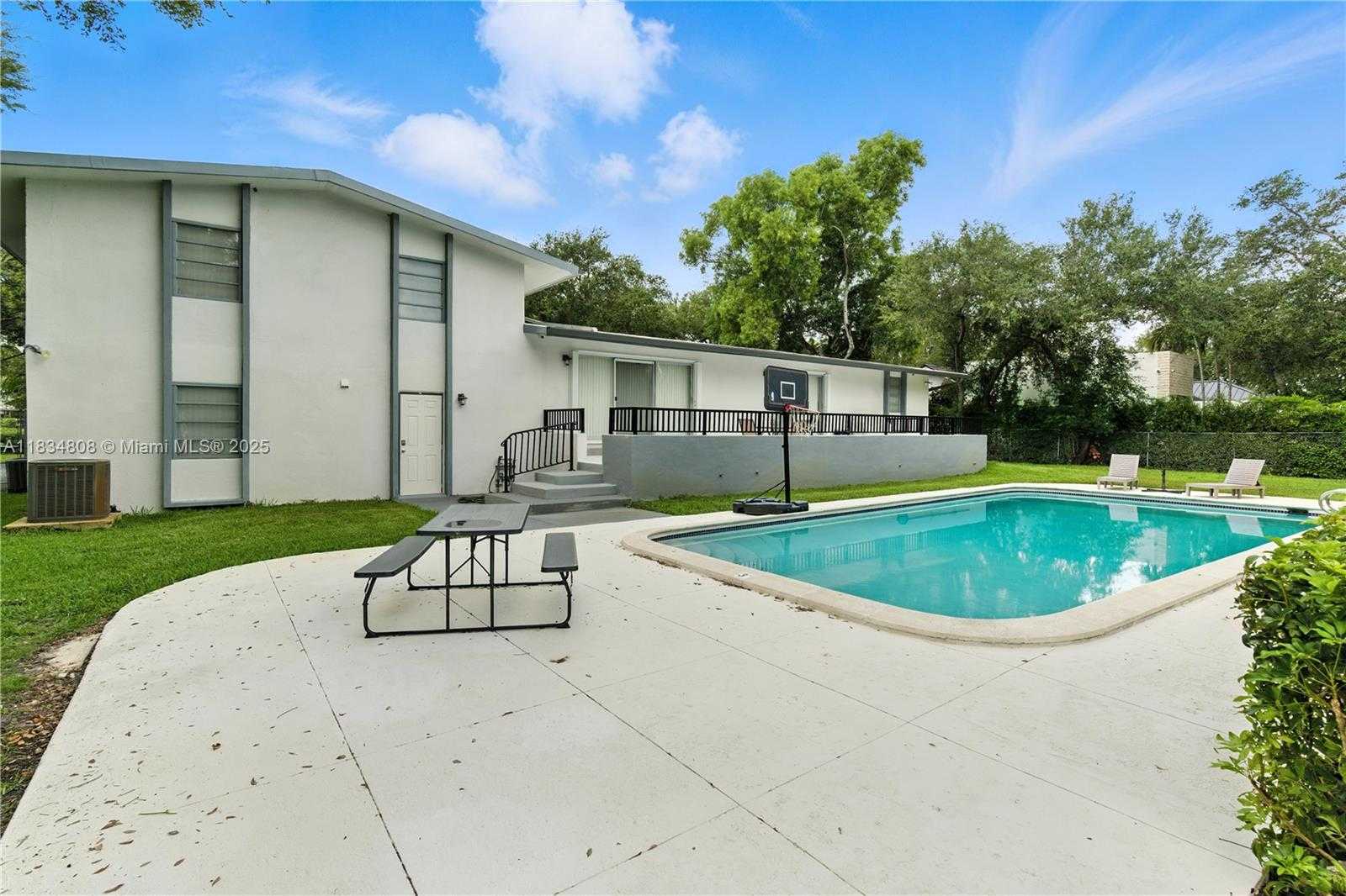 Small Image of 9811 SOUTH WEST 96TH ST, Miami Number 15