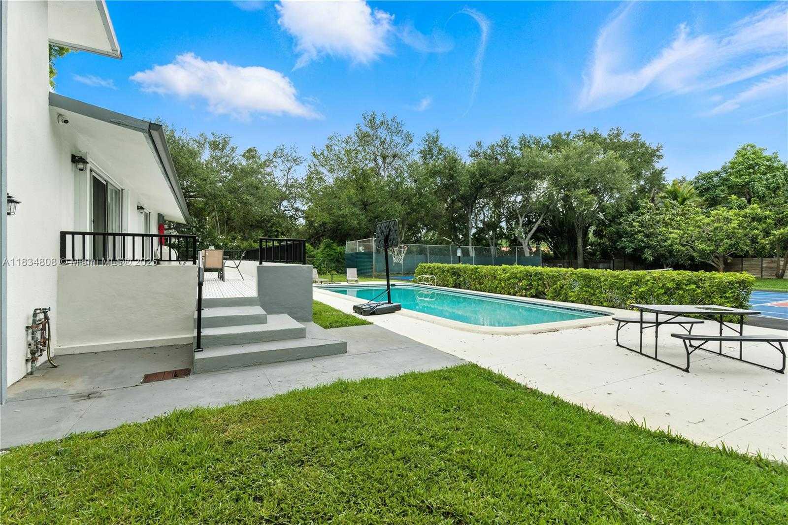 Small Image of 9811 SOUTH WEST 96TH ST, Miami Number 16