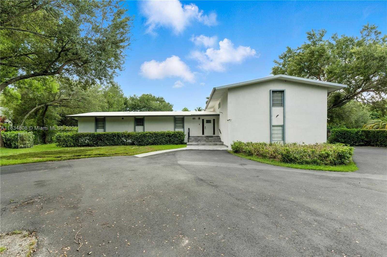 Small Image of 9811 SOUTH WEST 96TH ST, Miami Number 2