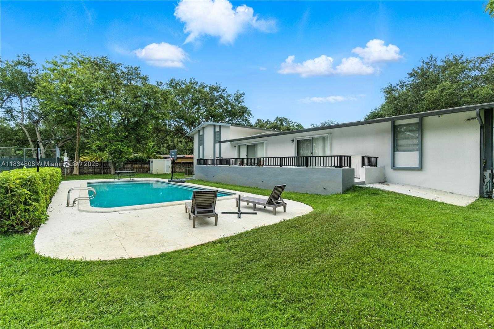 Small Image of 9811 SOUTH WEST 96TH ST, Miami Number 41