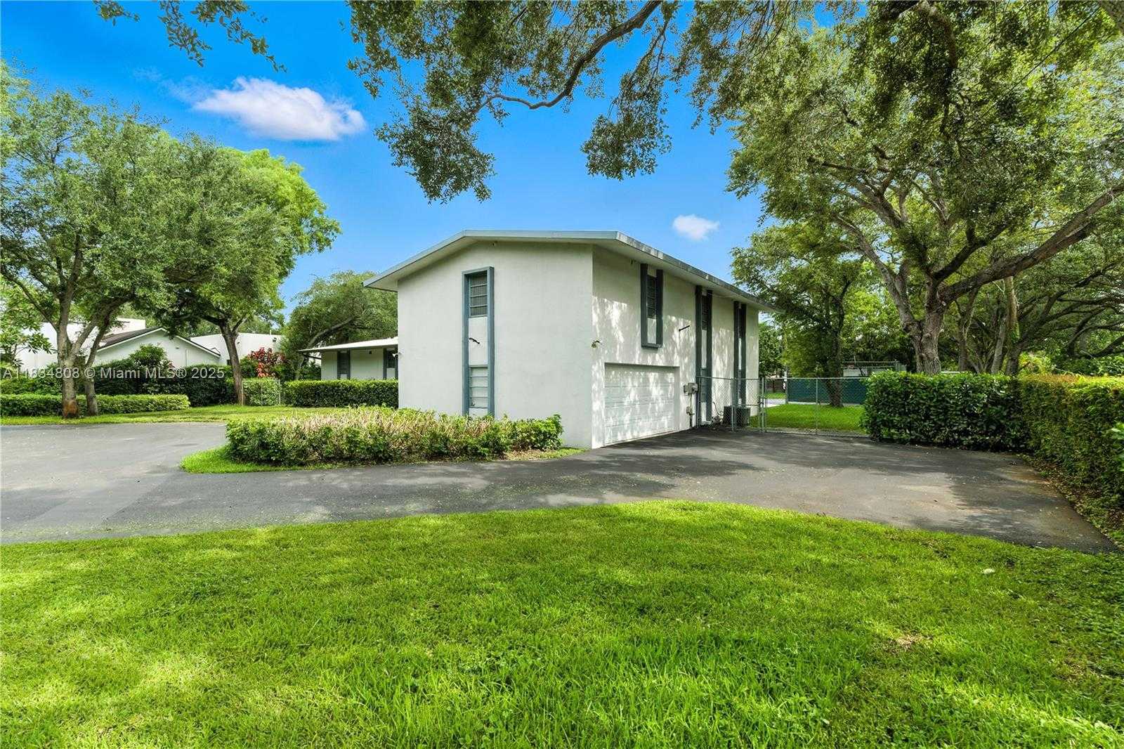 Small Image of 9811 SOUTH WEST 96TH ST, Miami Number 49