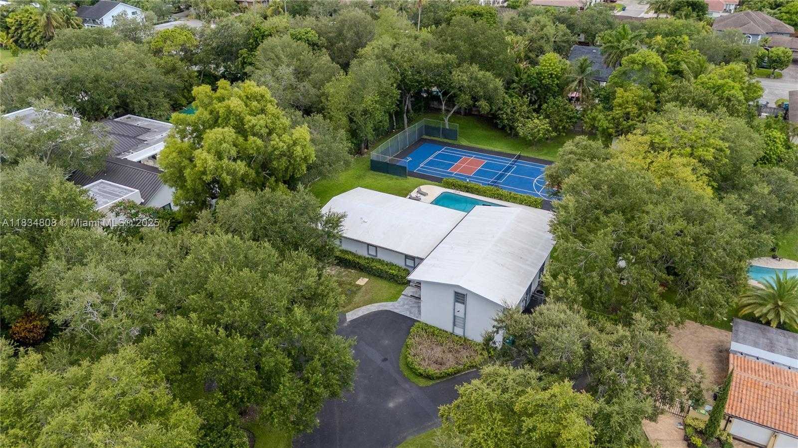 Small Image of 9811 SOUTH WEST 96TH ST, Miami Number 57