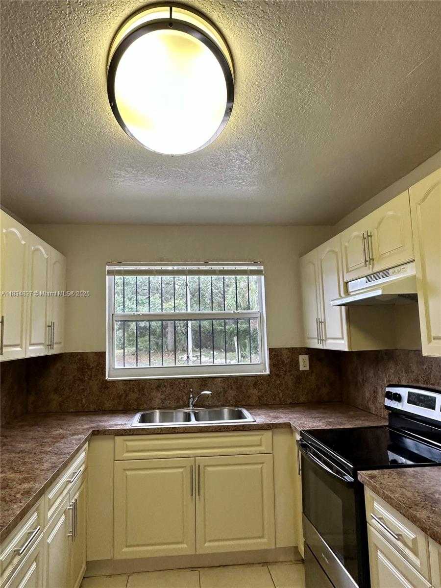 Small Image of 21134 NORTH WEST 39TH AVE, Miami Gardens Number 16