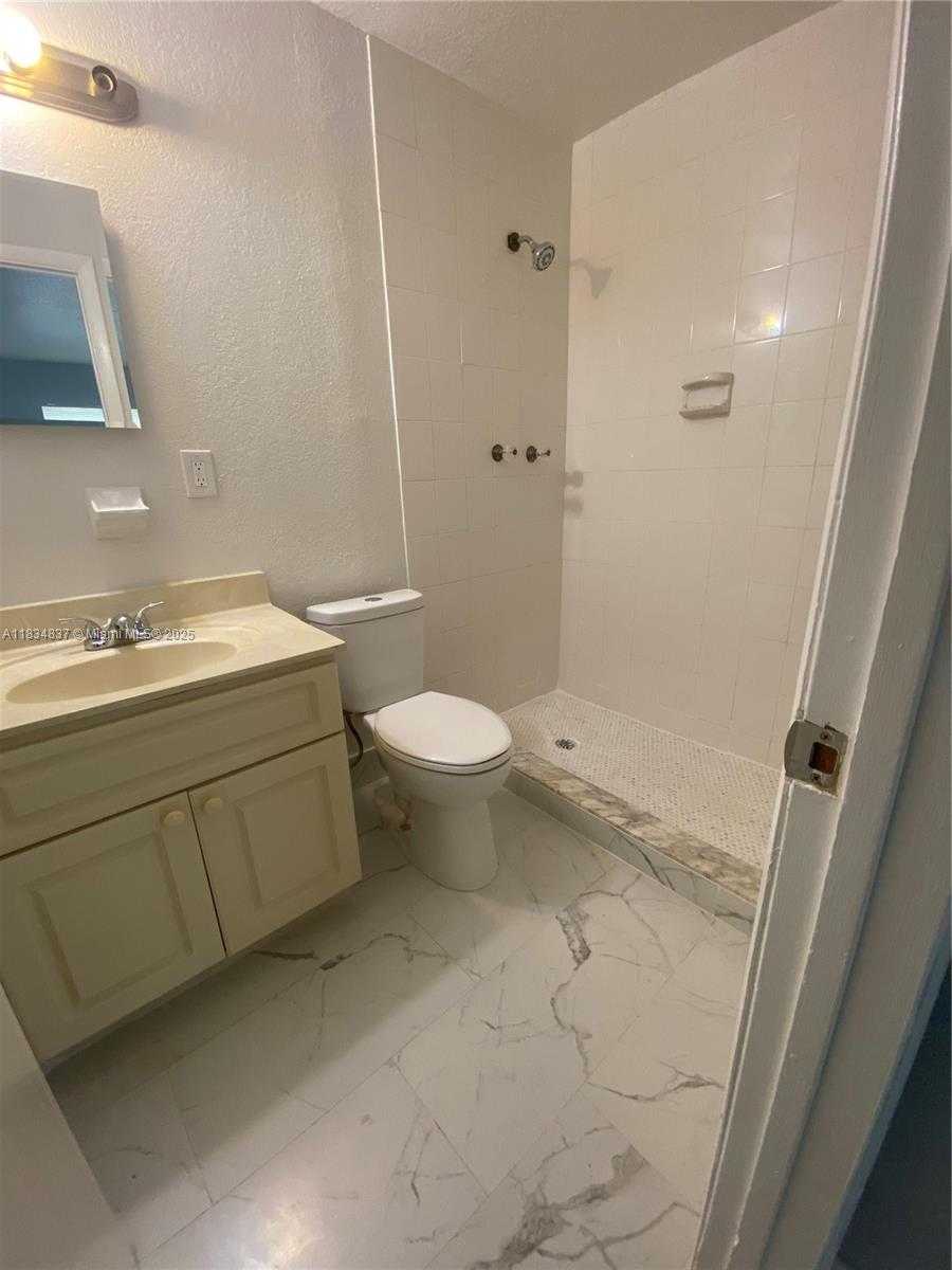 Small Image of 21134 NORTH WEST 39TH AVE, Miami Gardens Number 17