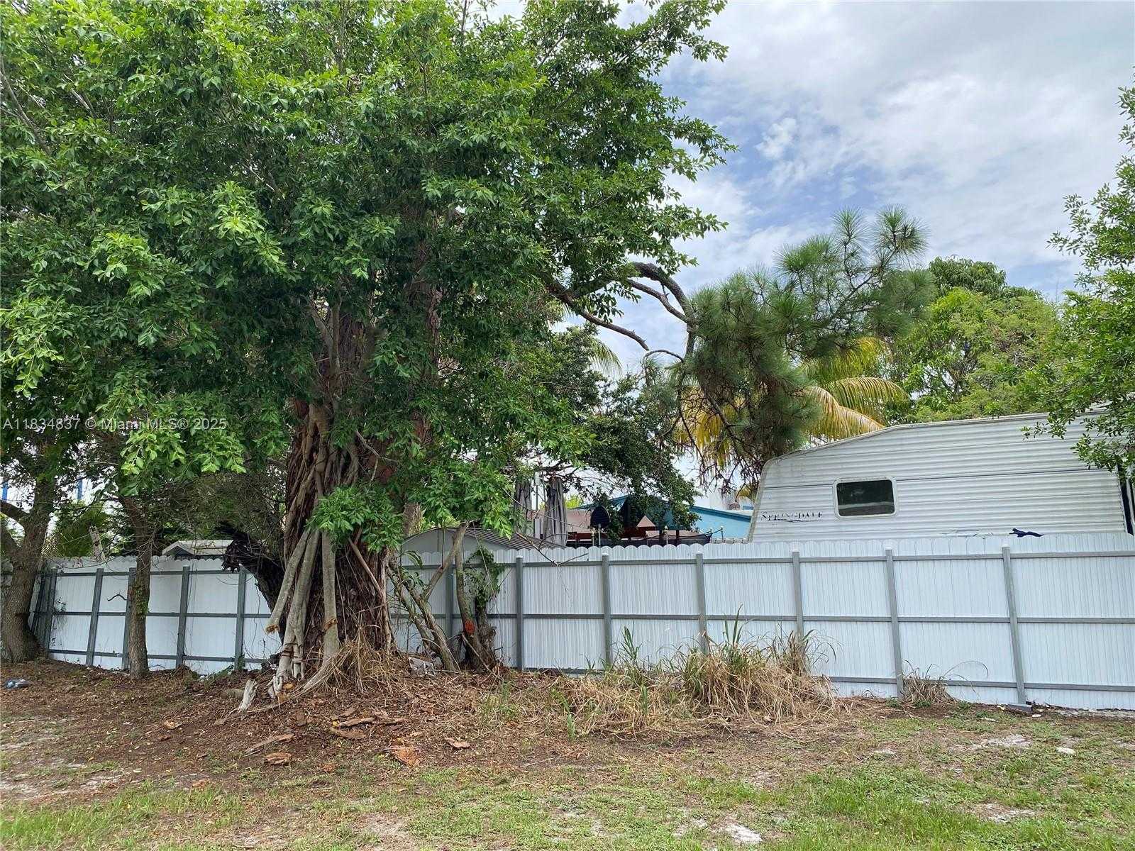 Small Image of 21134 NORTH WEST 39TH AVE, Miami Gardens Number 21