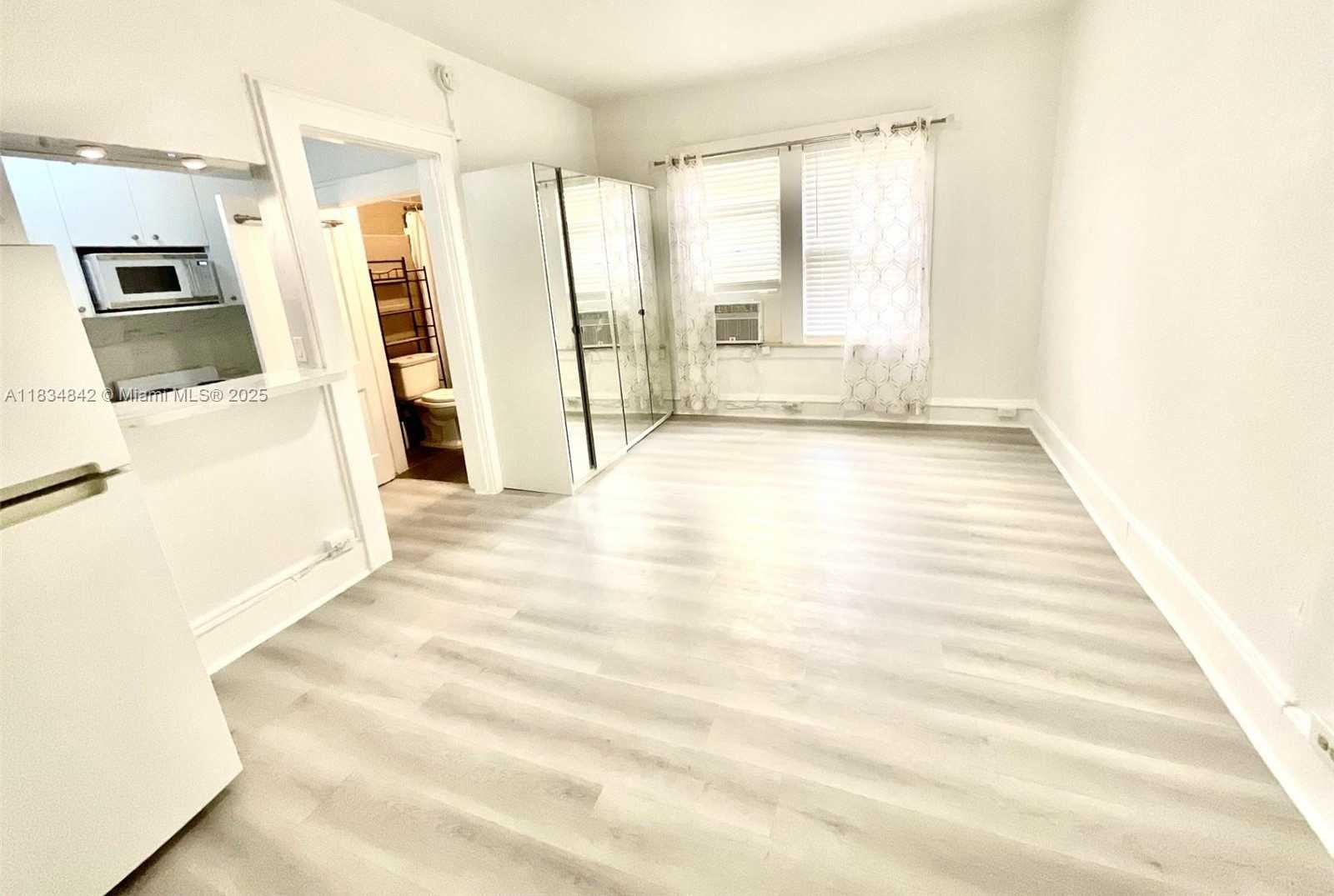 Small Image of 124 MENDOZA AVE #1A, Coral Gables Number 2