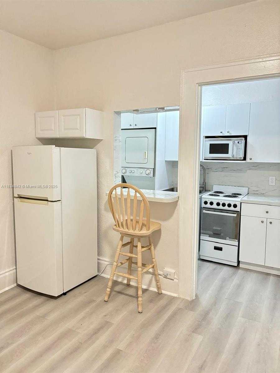 Small Image of 124 MENDOZA AVE #1A, Coral Gables Number 3