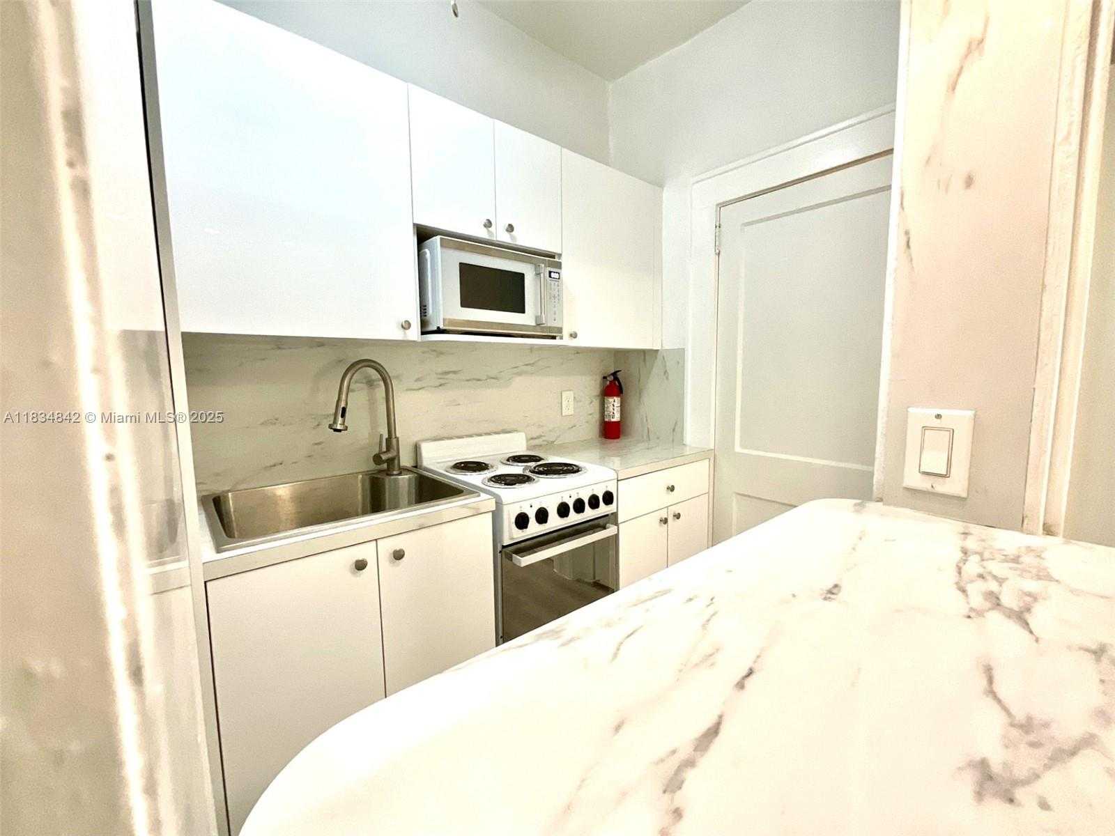 Small Image of 124 MENDOZA AVE #1A, Coral Gables Number 5