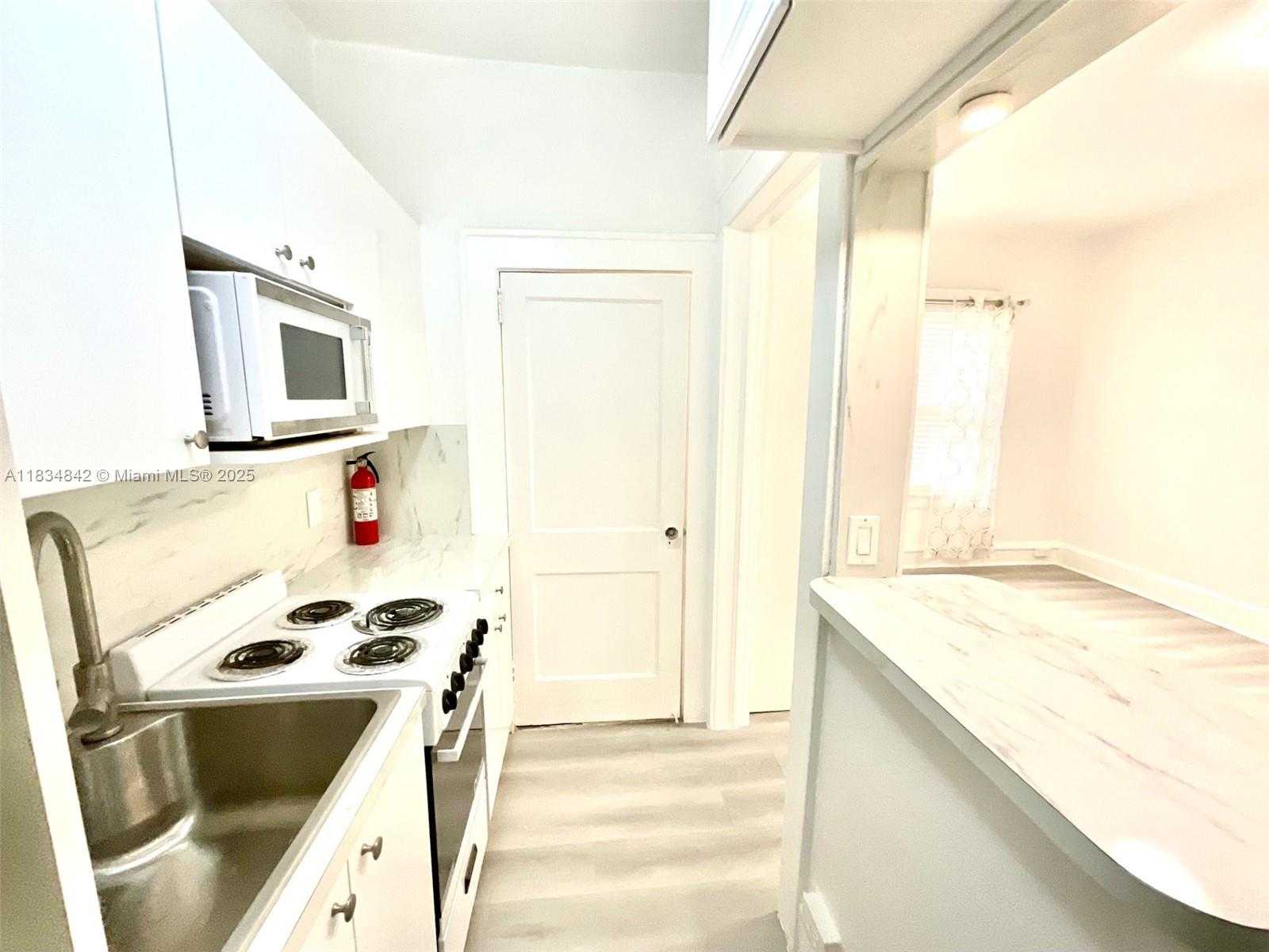 Small Image of 124 MENDOZA AVE #1A, Coral Gables Number 6