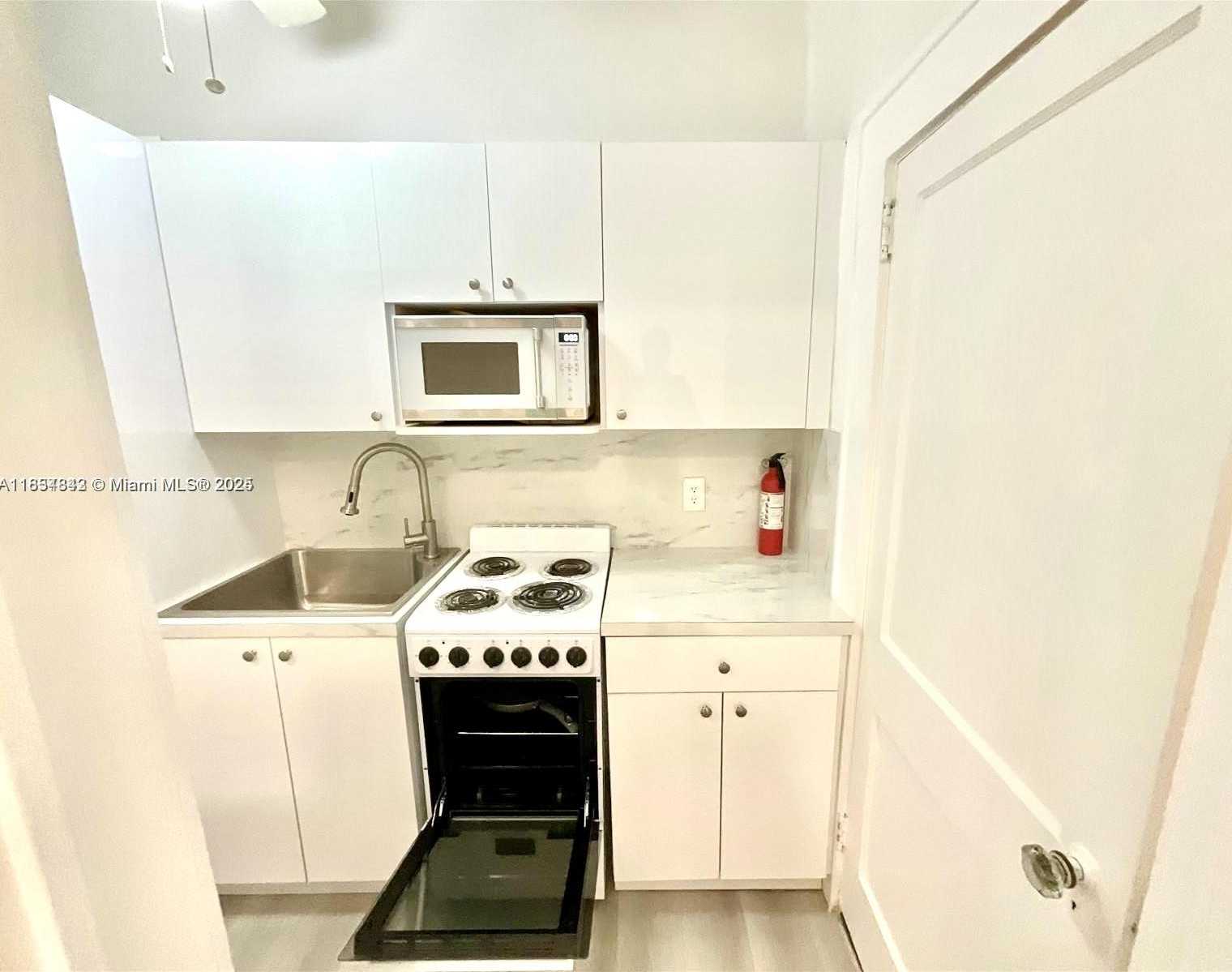 Small Image of 124 MENDOZA AVE #1A, Coral Gables Number 7