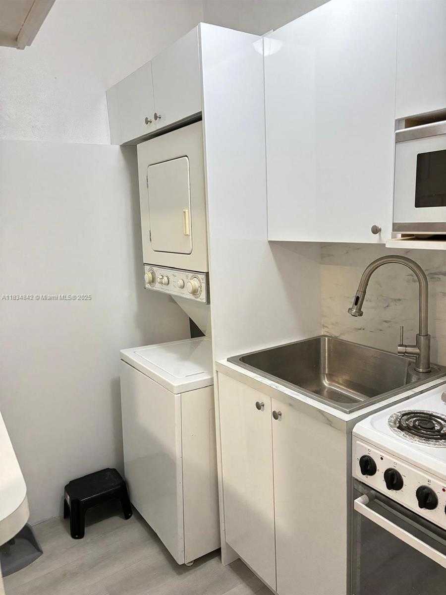 Small Image of 124 MENDOZA AVE #1A, Coral Gables Number 8