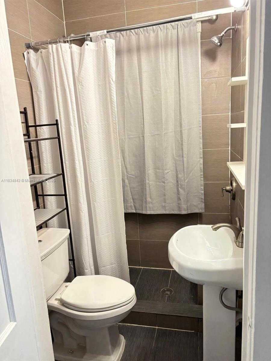 Small Image of 124 MENDOZA AVE #1A, Coral Gables Number 9