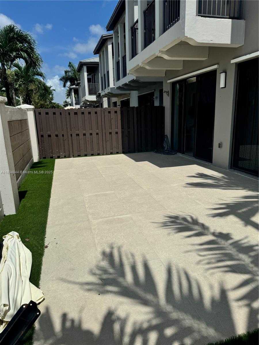Small Image of 10400 NORTH WEST 58TH TER, Doral Number 10
