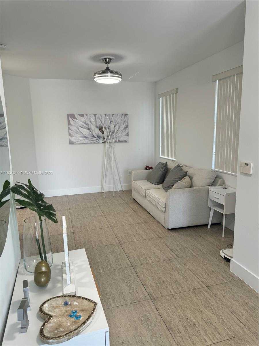 Small Image of 10400 NORTH WEST 58TH TER, Doral Number 14