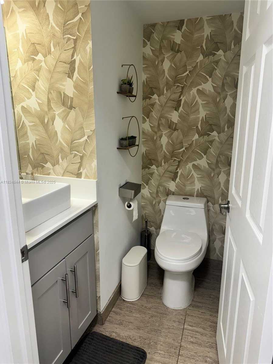 Small Image of 10400 NORTH WEST 58TH TER, Doral Number 16