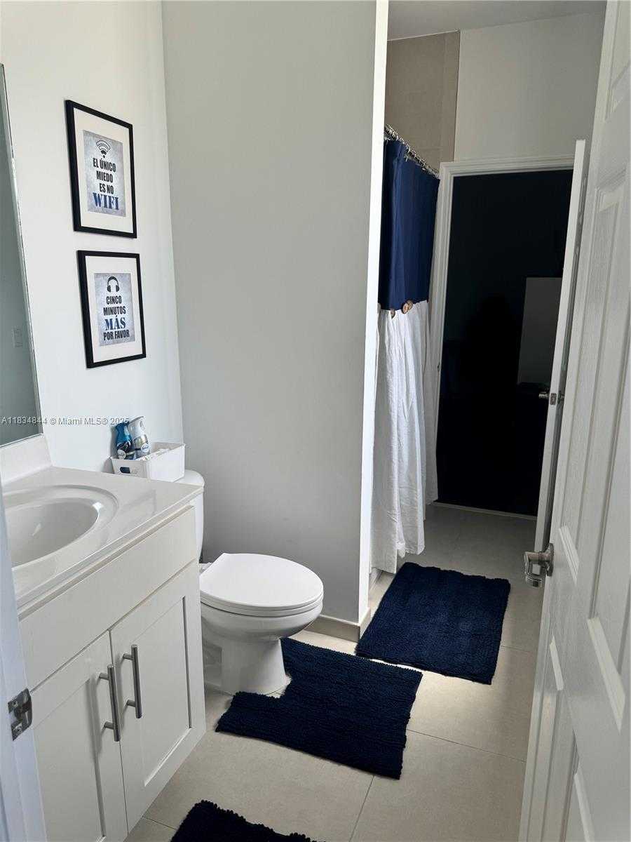 Small Image of 10400 NORTH WEST 58TH TER, Doral Number 19