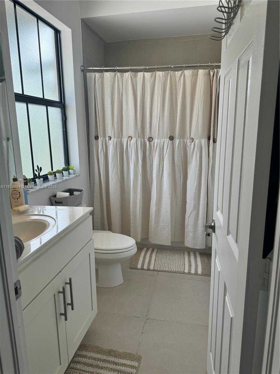Small Image of 10400 NORTH WEST 58TH TER, Doral Number 22