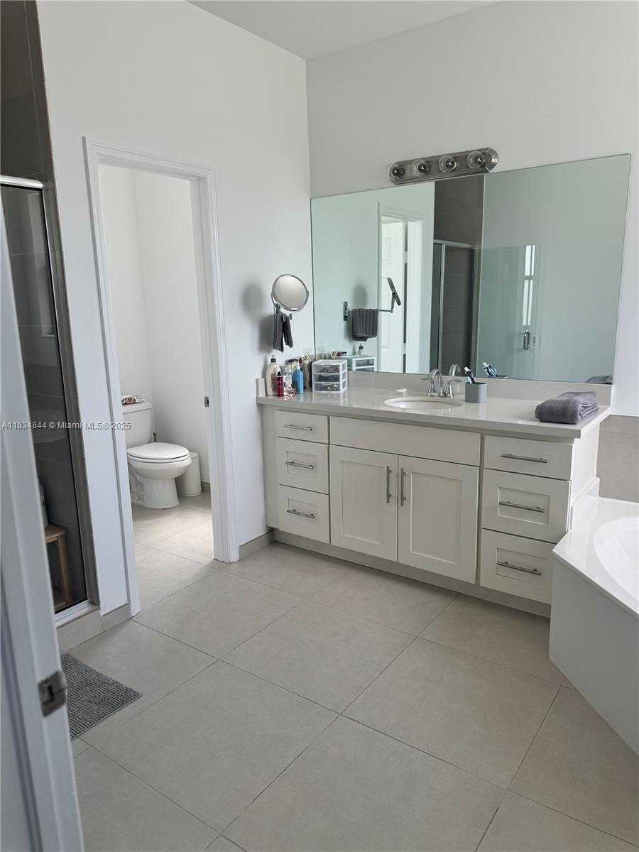 Small Image of 10400 NORTH WEST 58TH TER, Doral Number 23