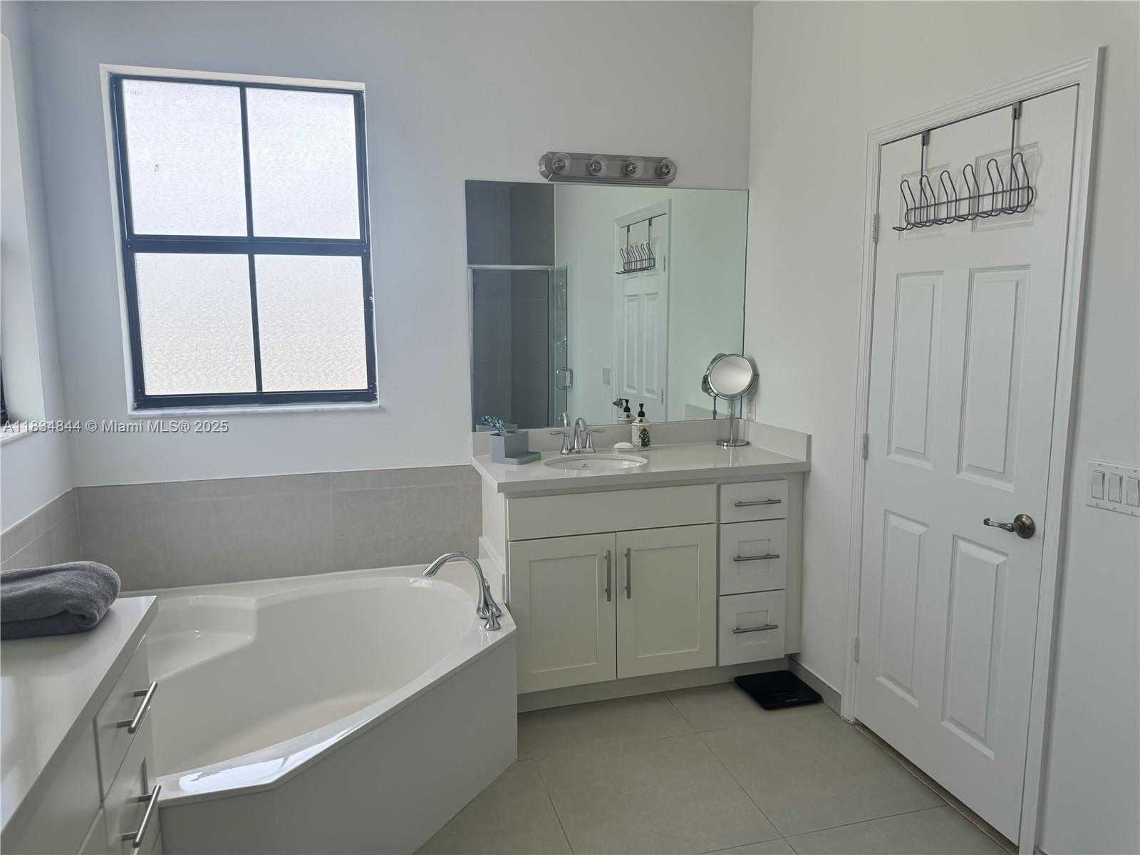 Small Image of 10400 NORTH WEST 58TH TER, Doral Number 25