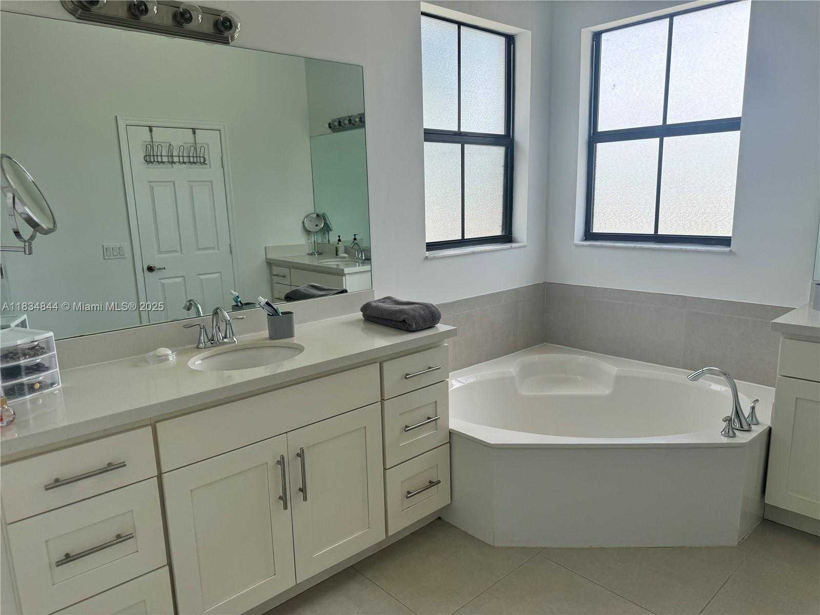 Small Image of 10400 NORTH WEST 58TH TER, Doral Number 26