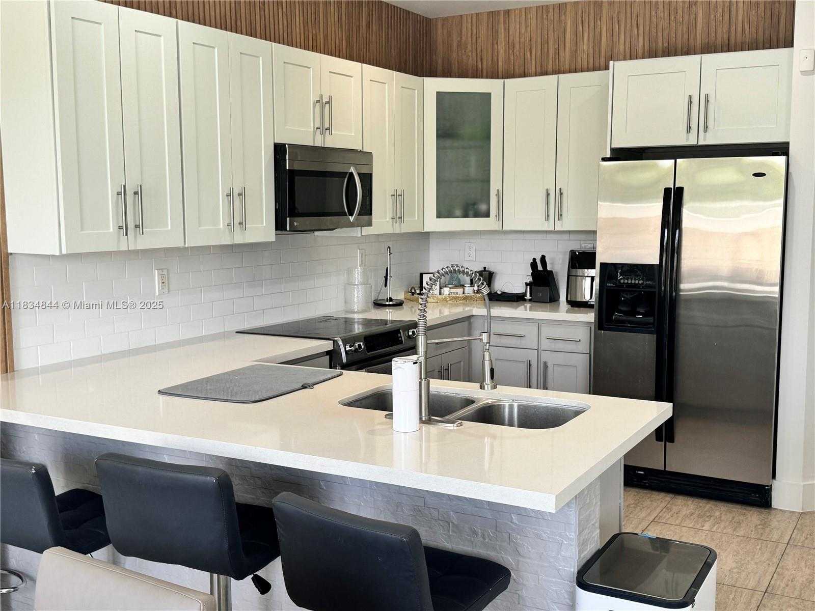 Small Image of 10400 NORTH WEST 58TH TER, Doral Number 3