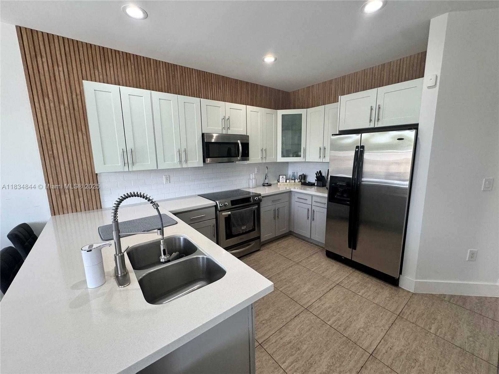 Small Image of 10400 NORTH WEST 58TH TER, Doral Number 5