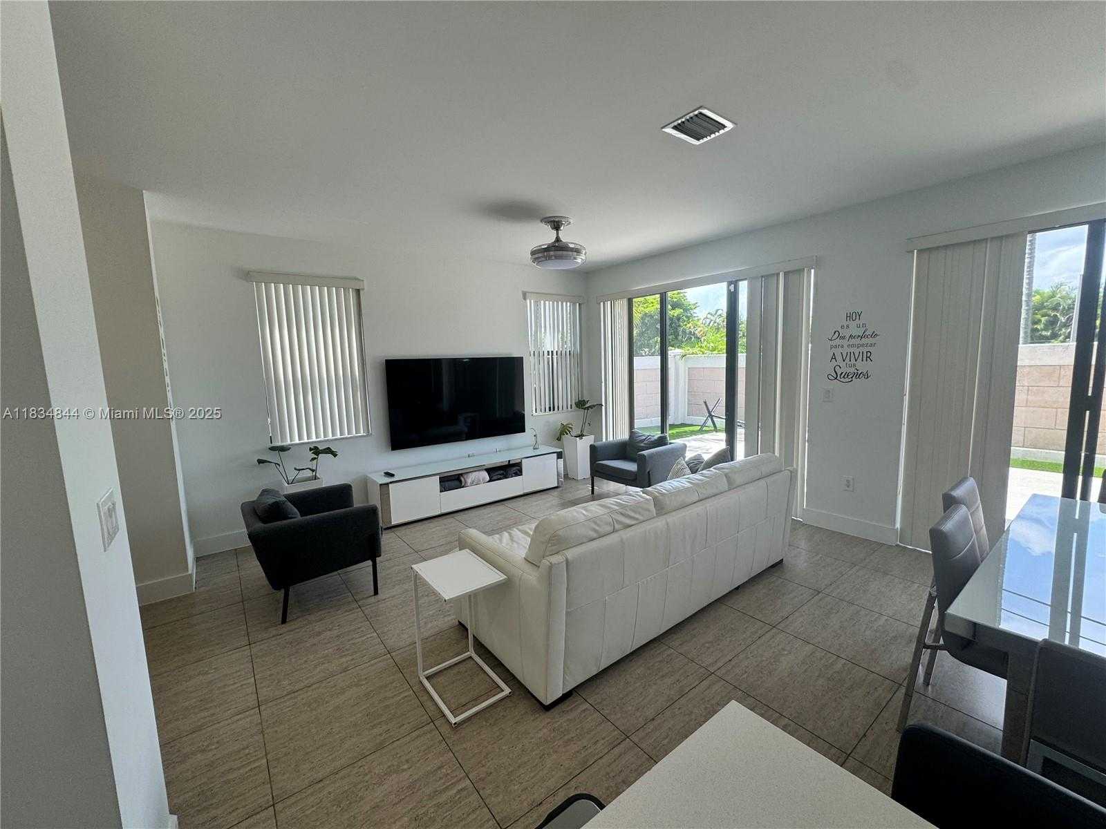 Small Image of 10400 NORTH WEST 58TH TER, Doral Number 7