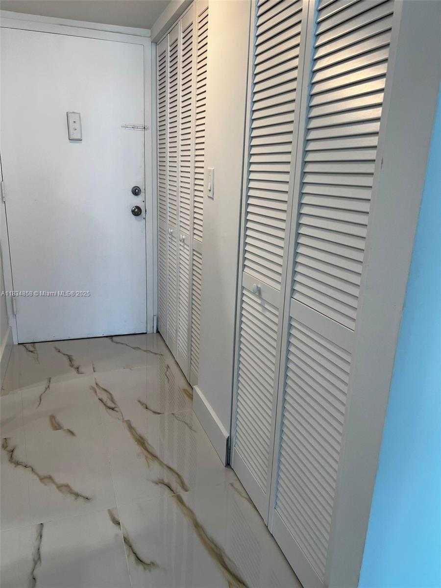 Small Image of 1035 WEST AVE #803, Miami Beach Number 3