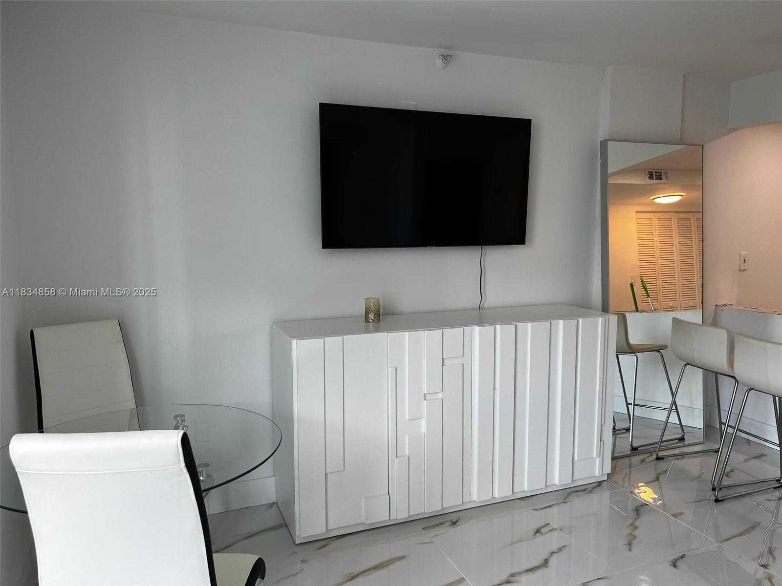 Small Image of 1035 WEST AVE #803, Miami Beach Number 5