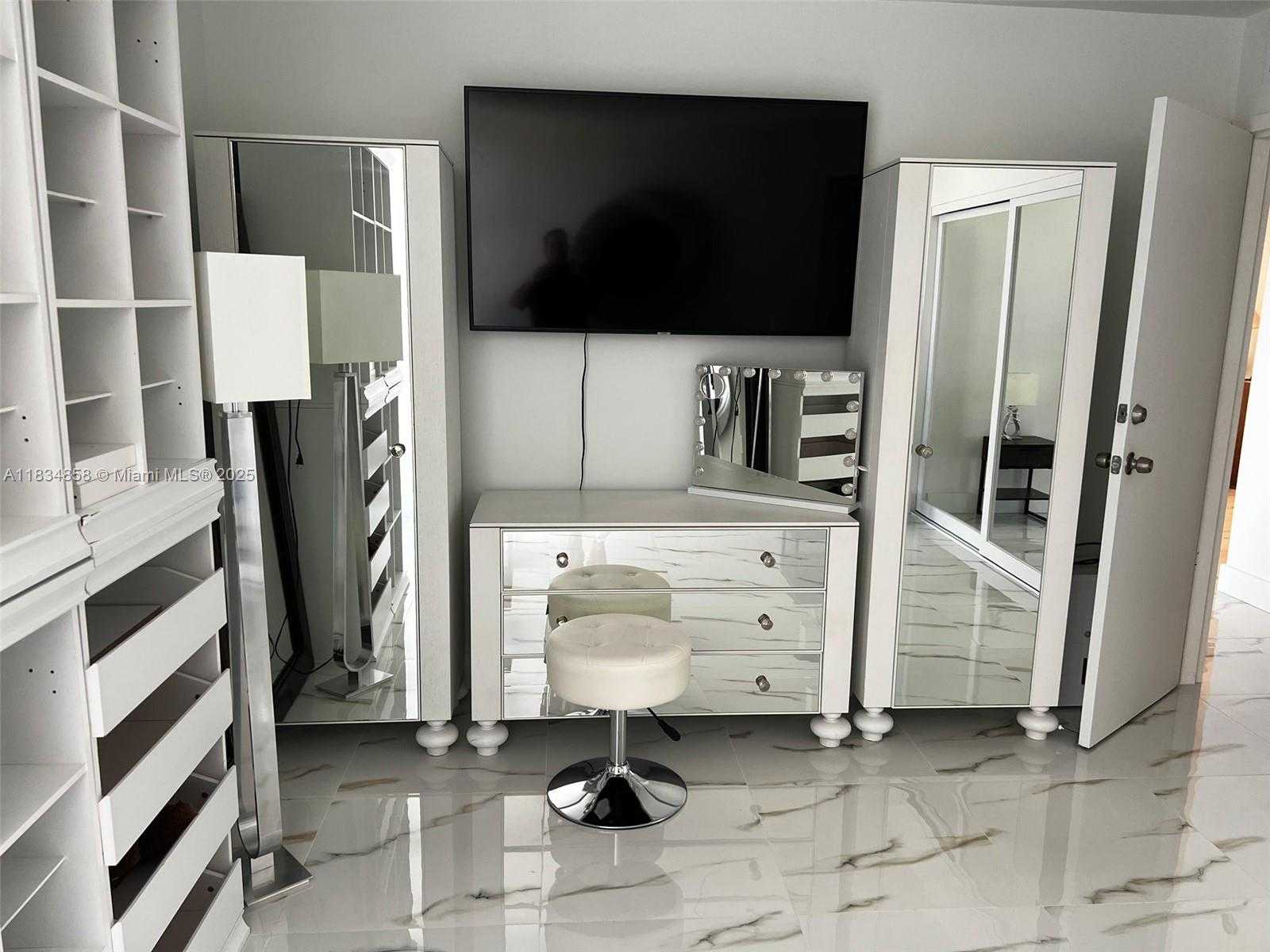 Small Image of 1035 WEST AVE #803, Miami Beach Number 6