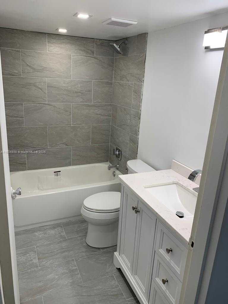 Small Image of 1035 WEST AVE #803, Miami Beach Number 7
