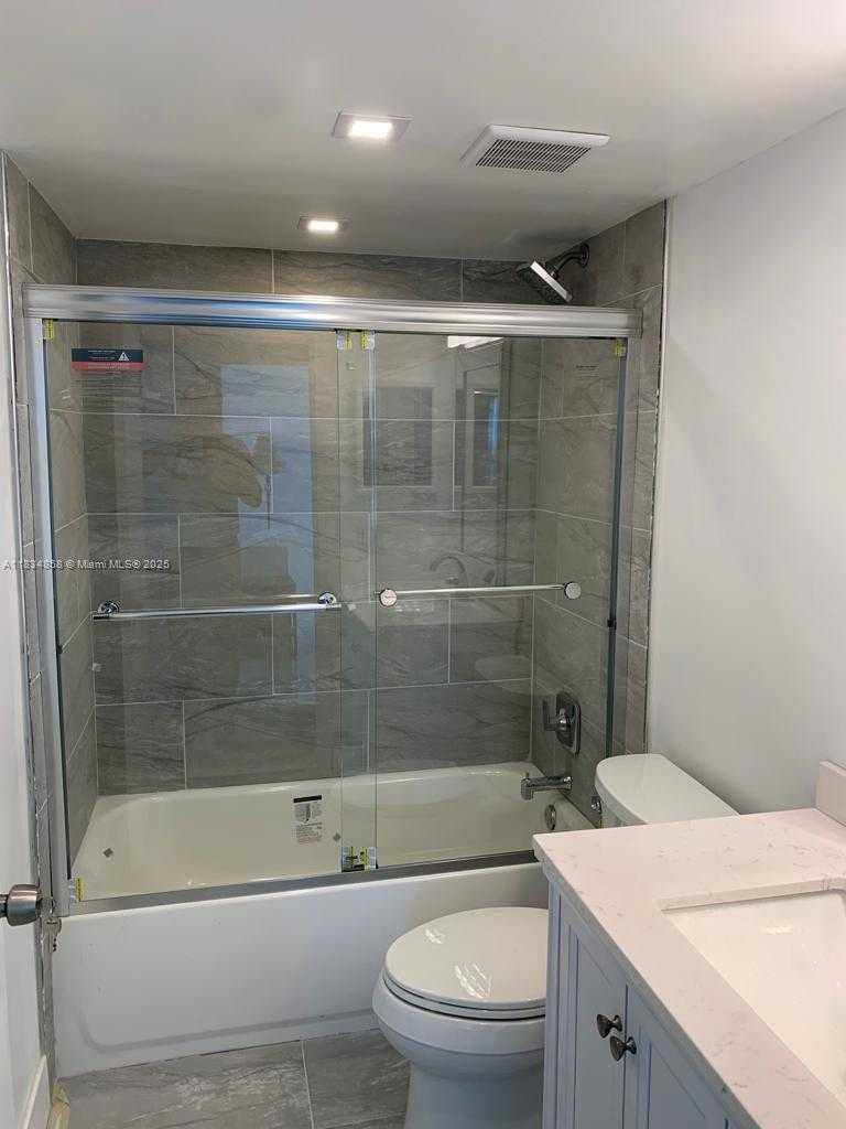 Small Image of 1035 WEST AVE #803, Miami Beach Number 8