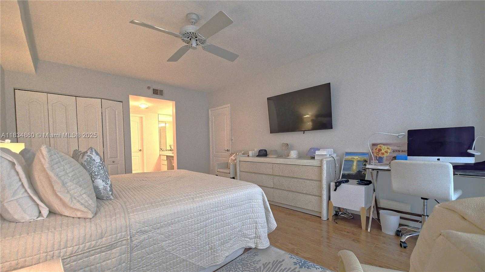 Small Image of Surfside Number 10