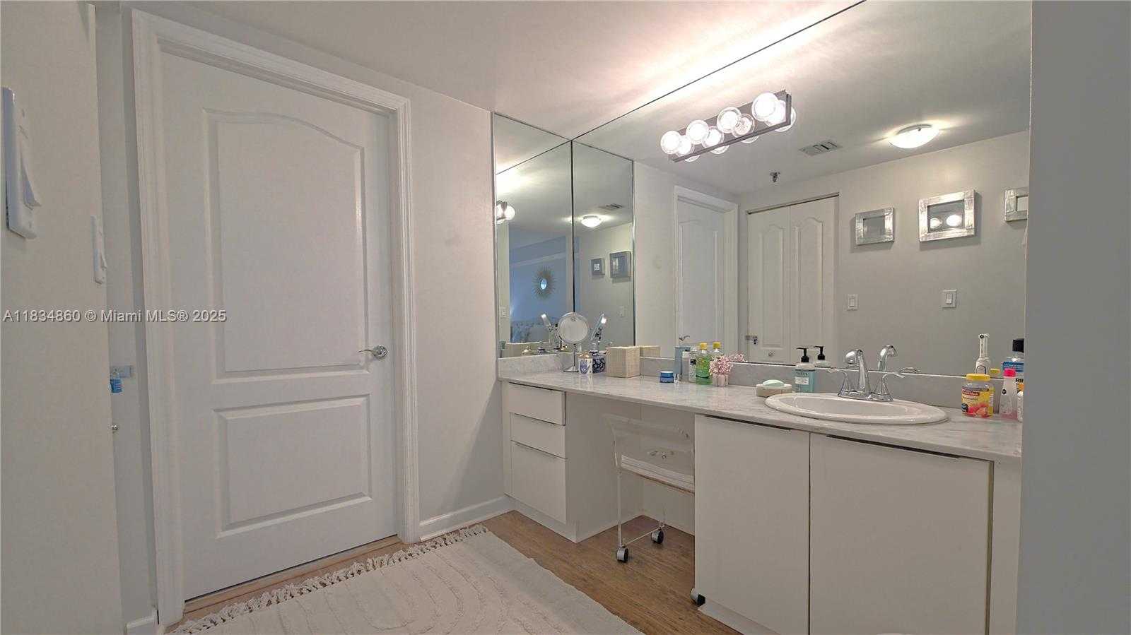 Small Image of Surfside Number 11