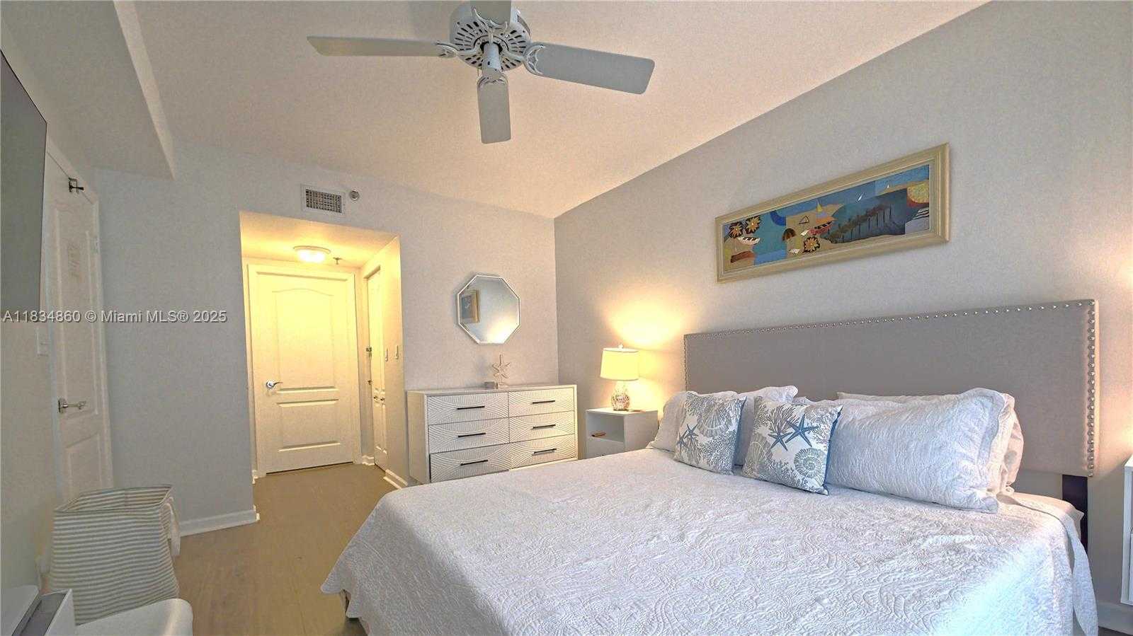 Small Image of Surfside Number 14