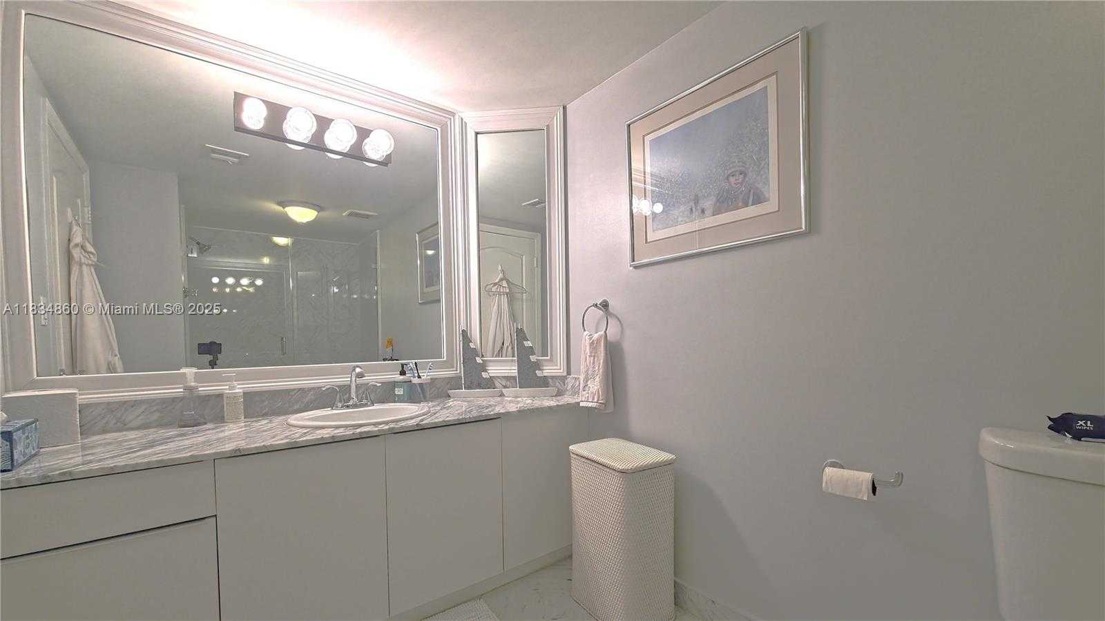 Small Image of Surfside Number 17