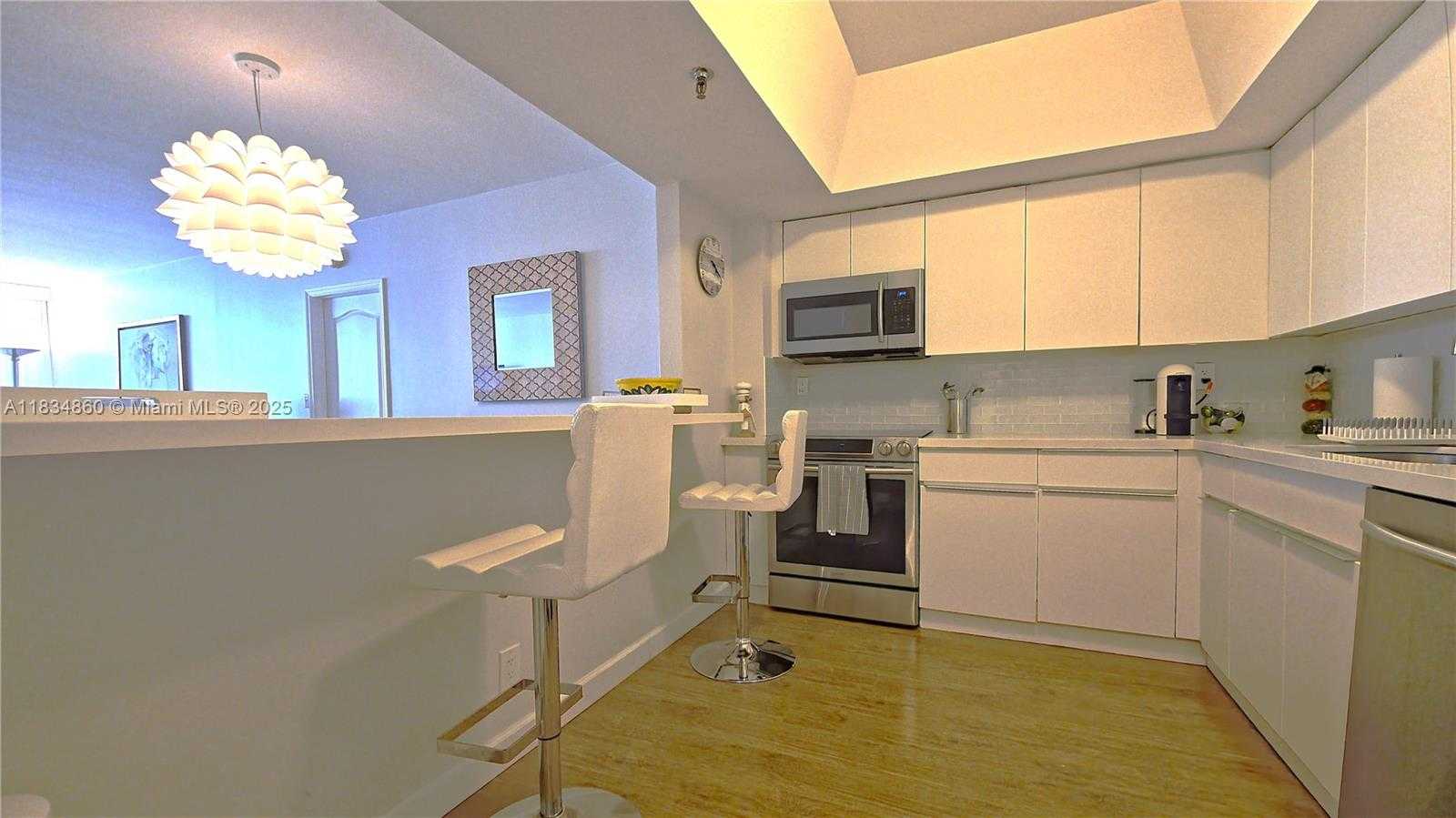Small Image of Surfside Number 7