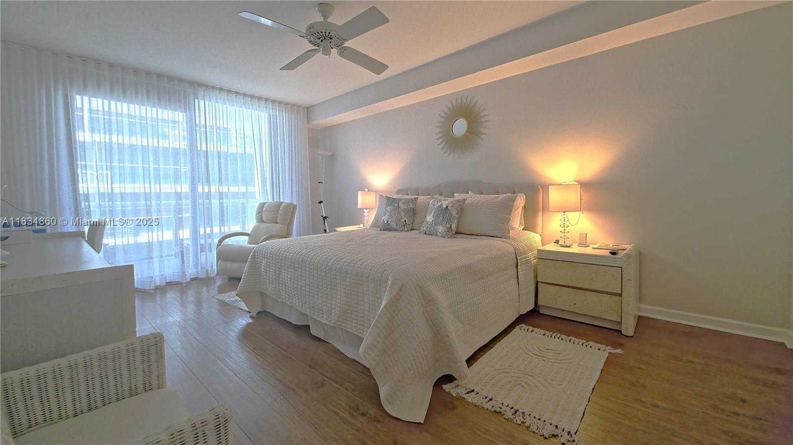 Small Image of Surfside Number 9