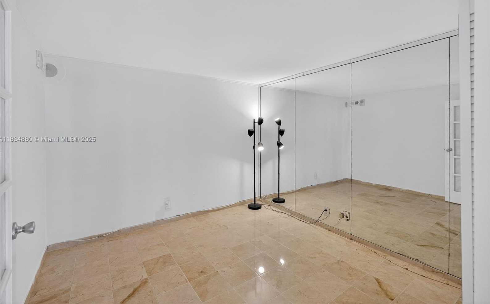 Small Image of 2401 COLLINS AVE #1703, Miami Beach Number 10