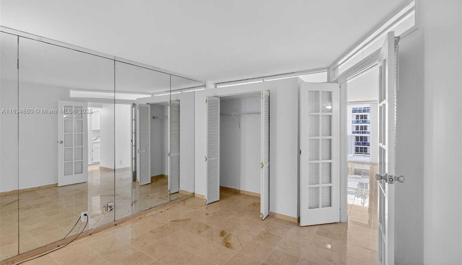 Small Image of 2401 COLLINS AVE #1703, Miami Beach Number 11