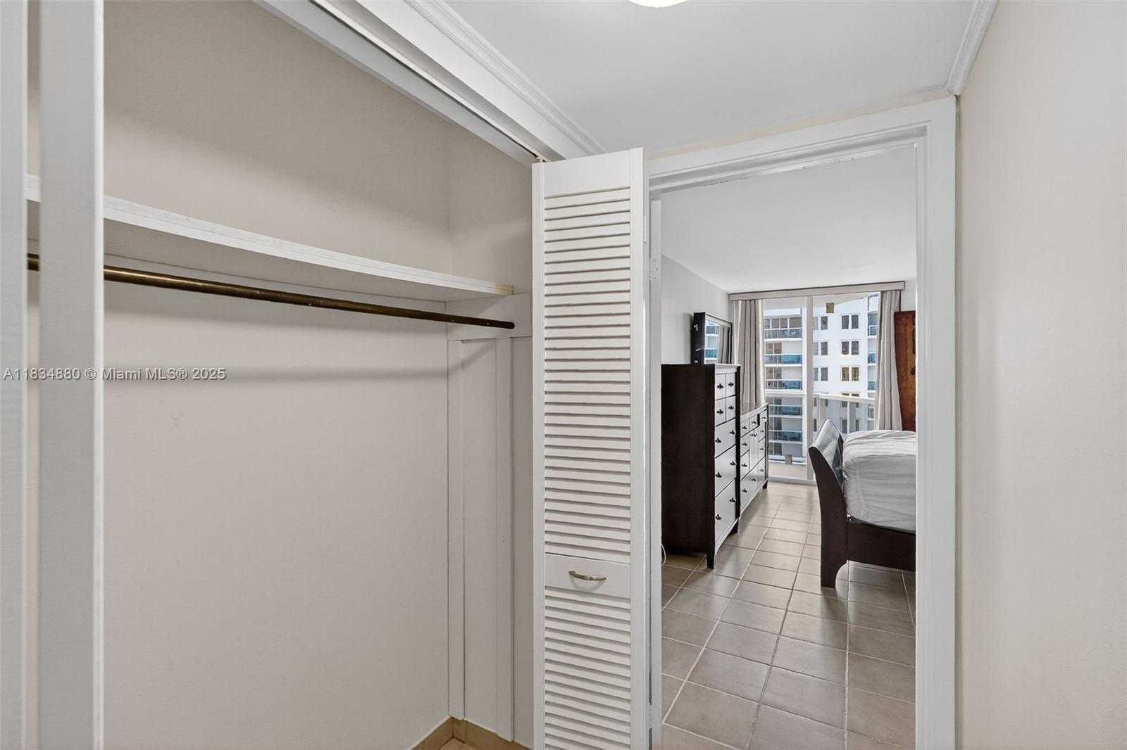 Small Image of 2401 COLLINS AVE #1703, Miami Beach Number 15